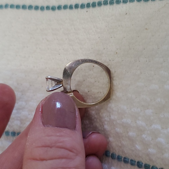 14kt white and yellow gold wedding ring. Round center stone with round stones - Picture 3 of 8